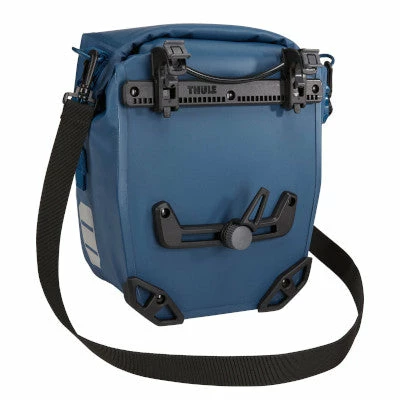 Double Sacoche Bleue Sur Porte-bagages 13L Shield Pannier Thule 4 Double Sacoche Bleue Sur Porte-bagages 13L Shield Pannier Thule – Image 2